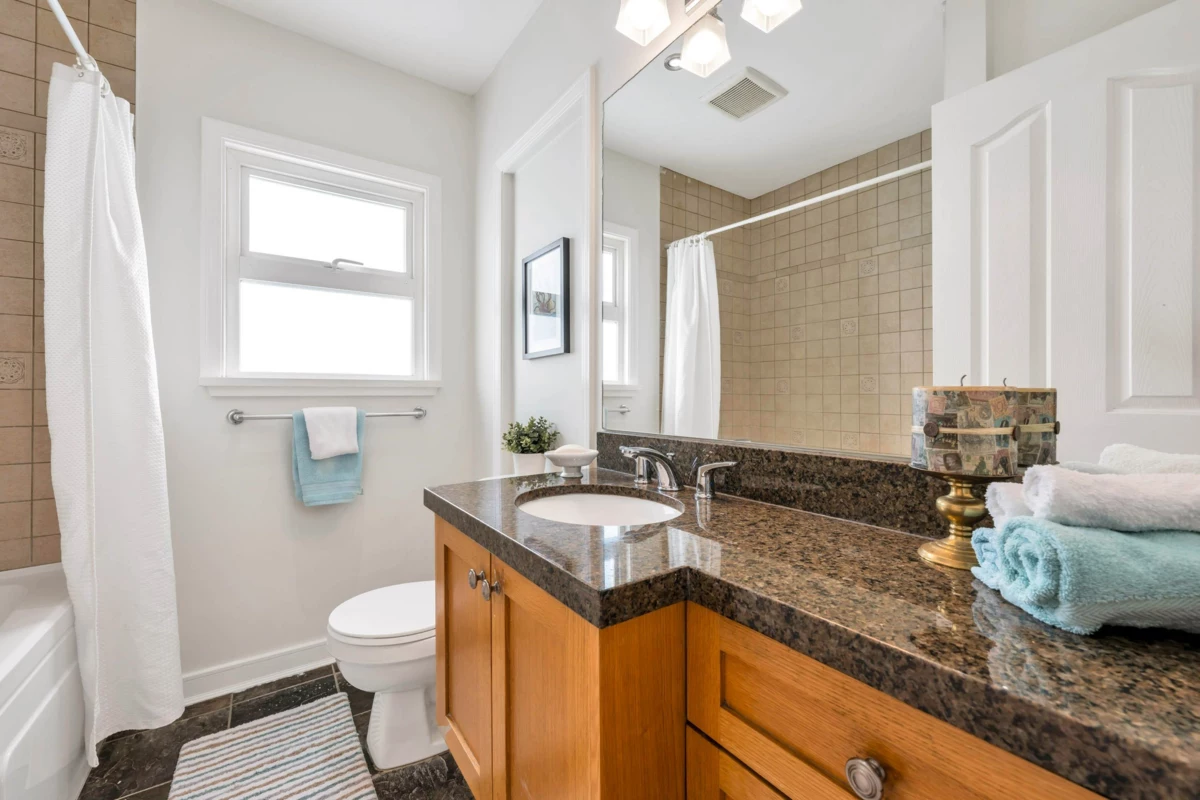 Hallway Photo of 11056 135a Street, Surrey, BC