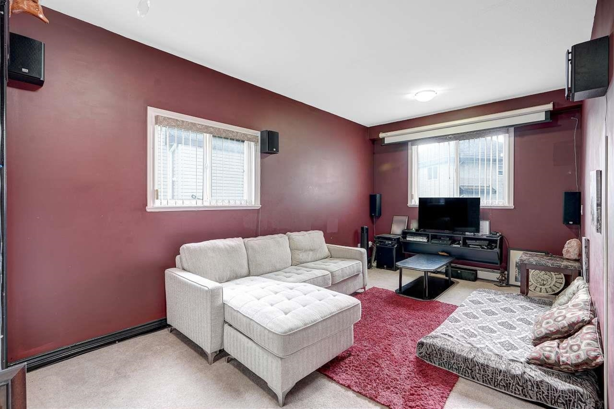 Entry Foyer Photo of 7869 147a Street, Surrey, BC