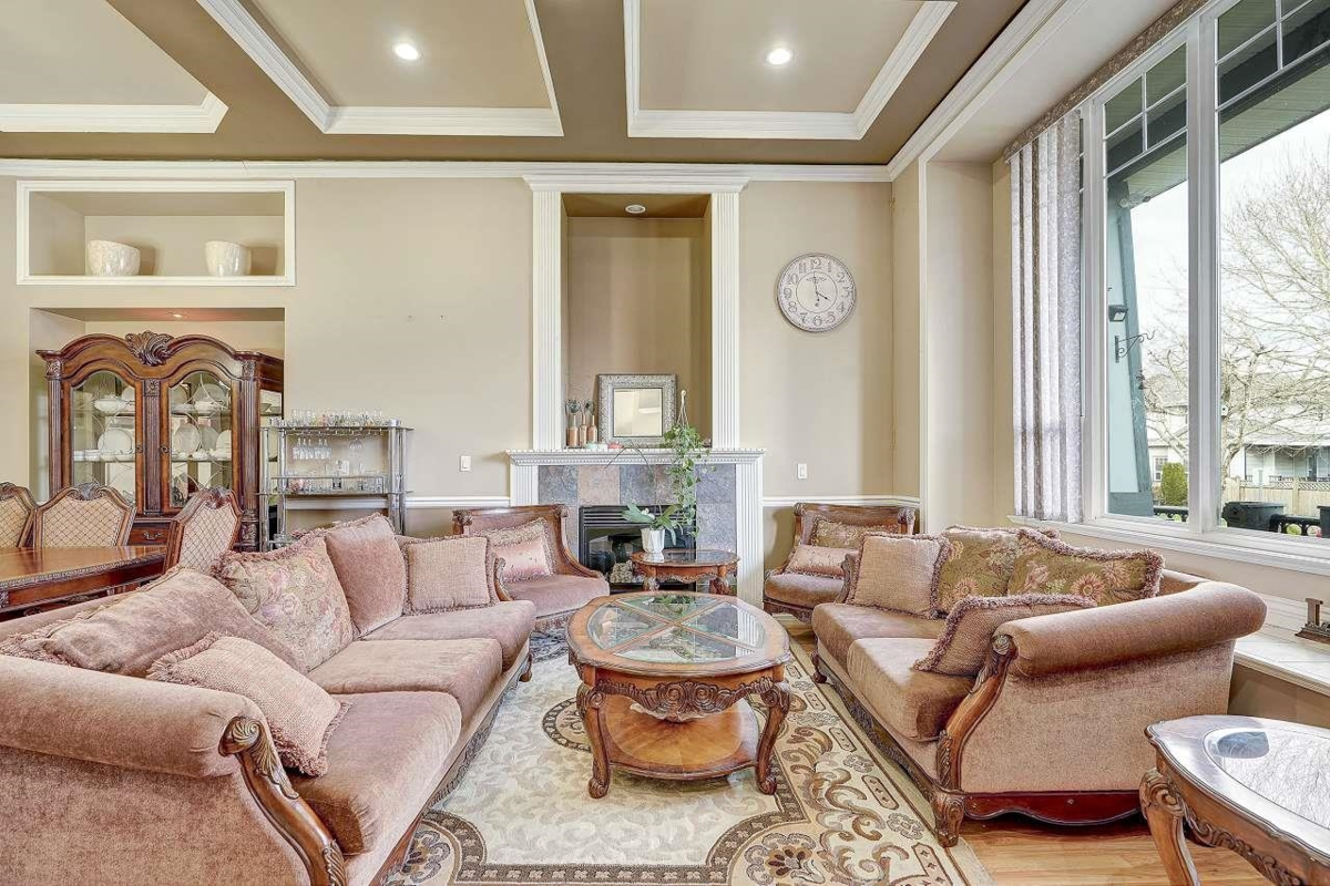 Kitchen Island Photo of 7869 147a Street, Surrey, BC