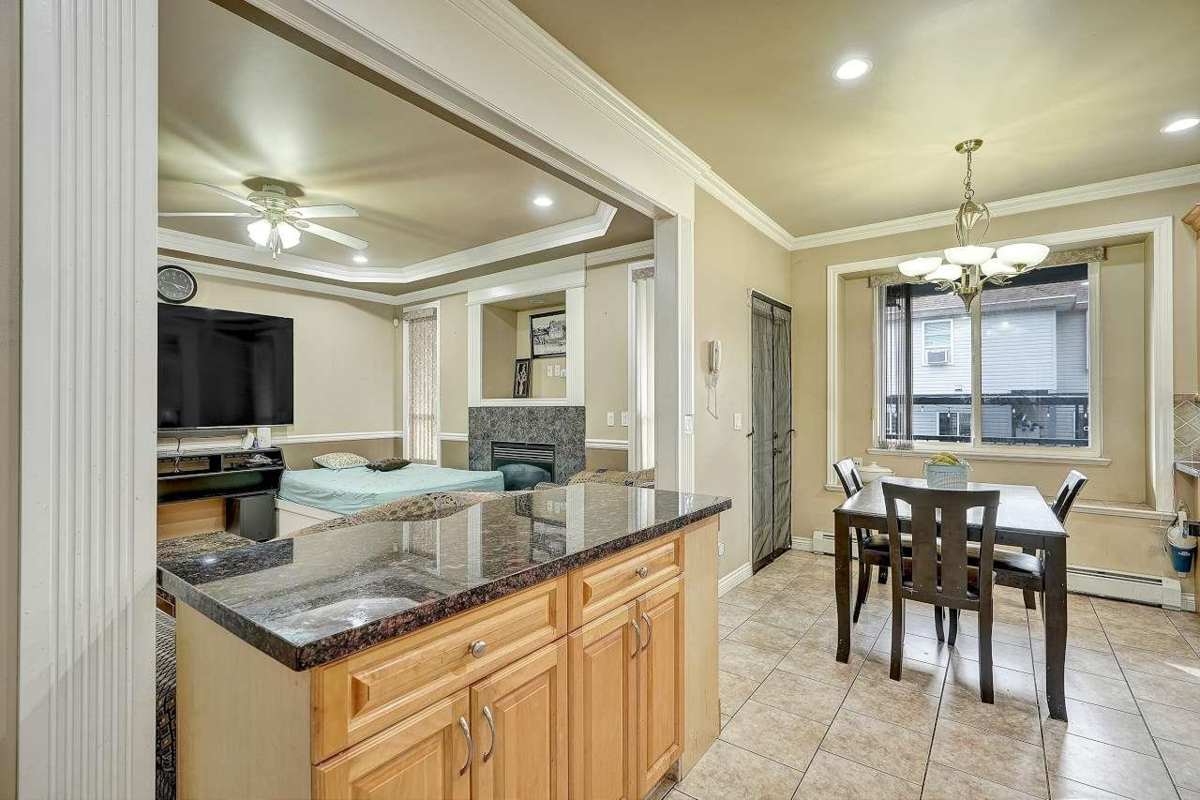 Laundry Room Photo of 7869 147a Street, Surrey, BC