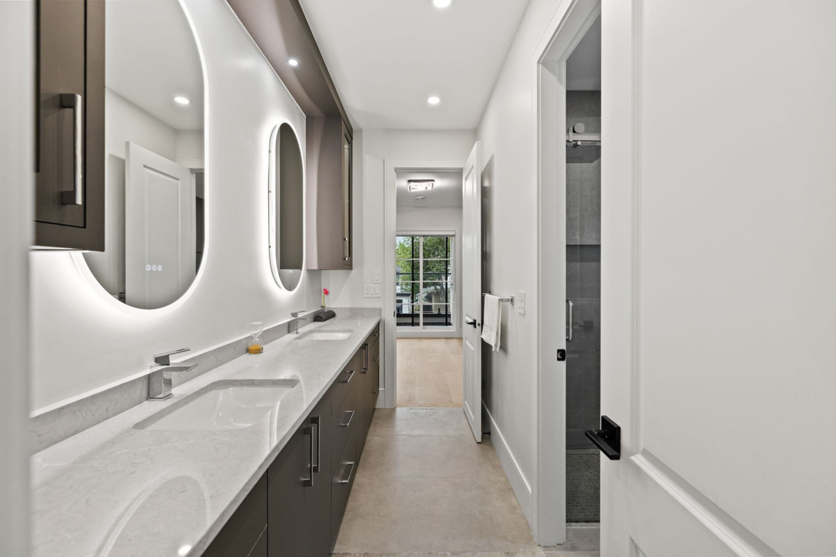 Swimming Pool Photo of 10258 128a Street, Surrey, BC