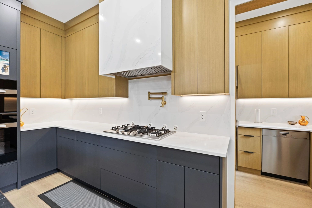 Walk-In Closet Photo of 10258 128a Street, Surrey, BC