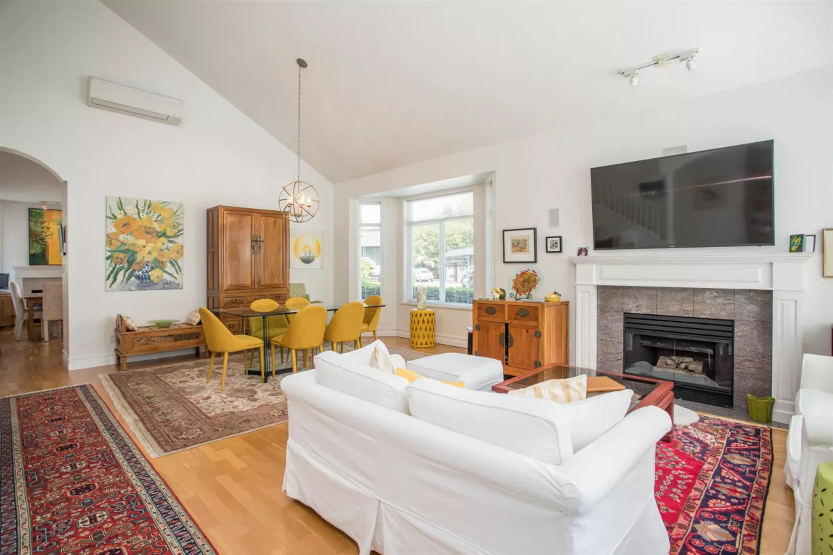 Family Room Photo of 34 14909 32 Avenue, Surrey, BC