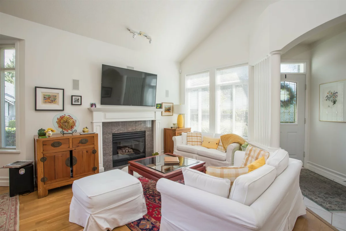 Kitchen Island Photo of 34 14909 32 Avenue, Surrey, BC