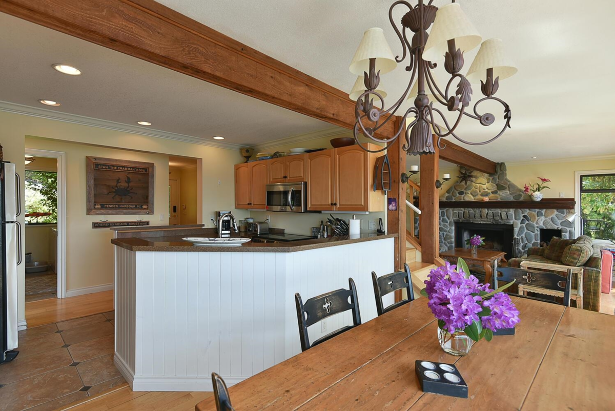 Breakfast Nook Photo of 4836 Sinclair Bay Road, Garden Bay, BC