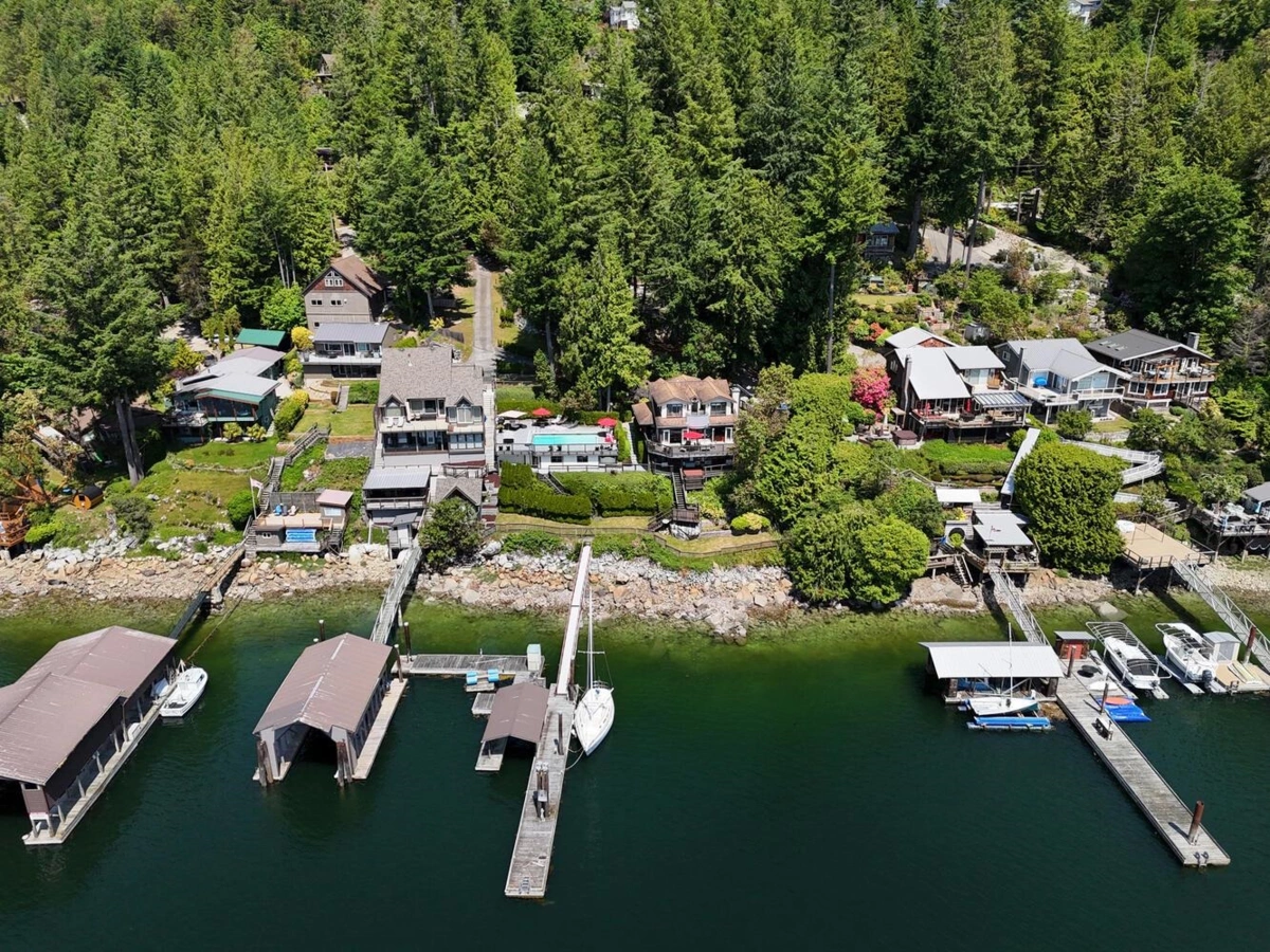 Kitchen Photo of 4836 Sinclair Bay Road, Garden Bay, BC