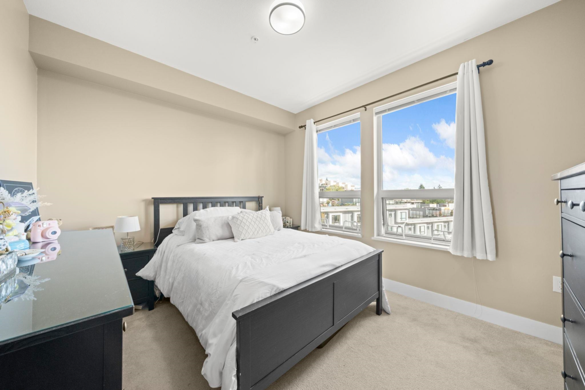 Guest Bathroom Photo of 514 9228 Slopes Mews, Burnaby, BC