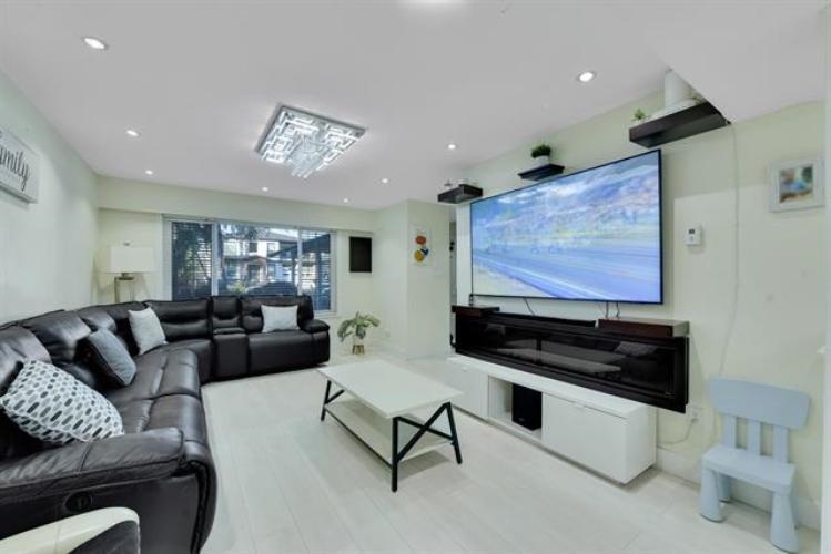 Dining Area Photo of 9068 146a Street, Surrey, BC