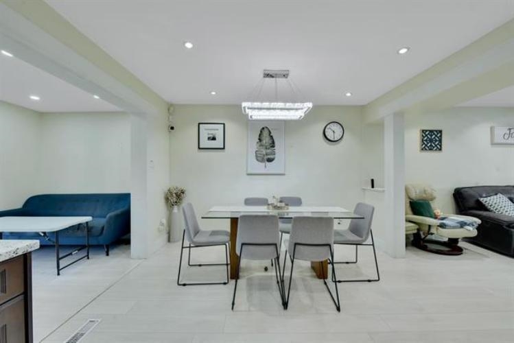 Laundry Room Photo of 9068 146a Street, Surrey, BC