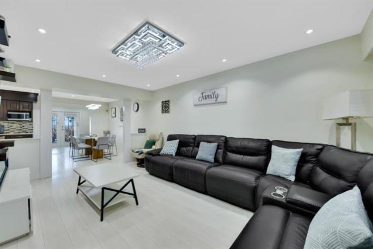 Primary Bathroom Photo of 9068 146a Street, Surrey, BC