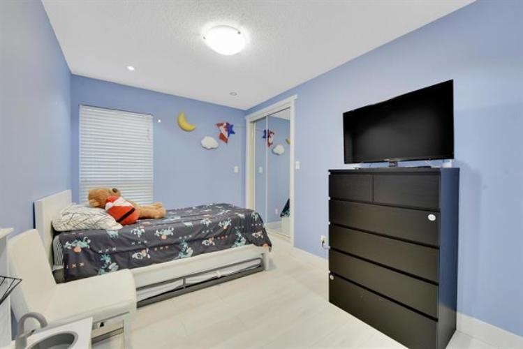 Staircase Photo of 9068 146a Street, Surrey, BC