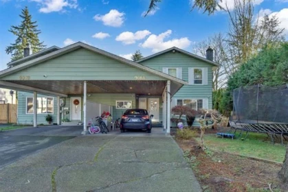 Kitchen Island Photo of 9068 146a Street, Surrey, BC