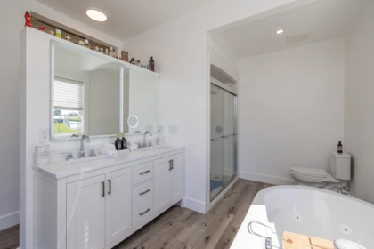 Guest Bathroom Photo of 9183 Sylvester Road, Mission, BC