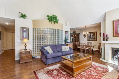 402 1154 Westwood Street, Coquitlam, BC, Coquitlam — Apartment/Condo for sale
