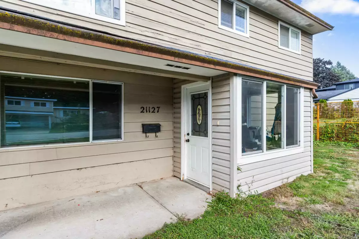 Entry Foyer Photo of 21127 Wicklund Avenue, Maple Ridge, BC
