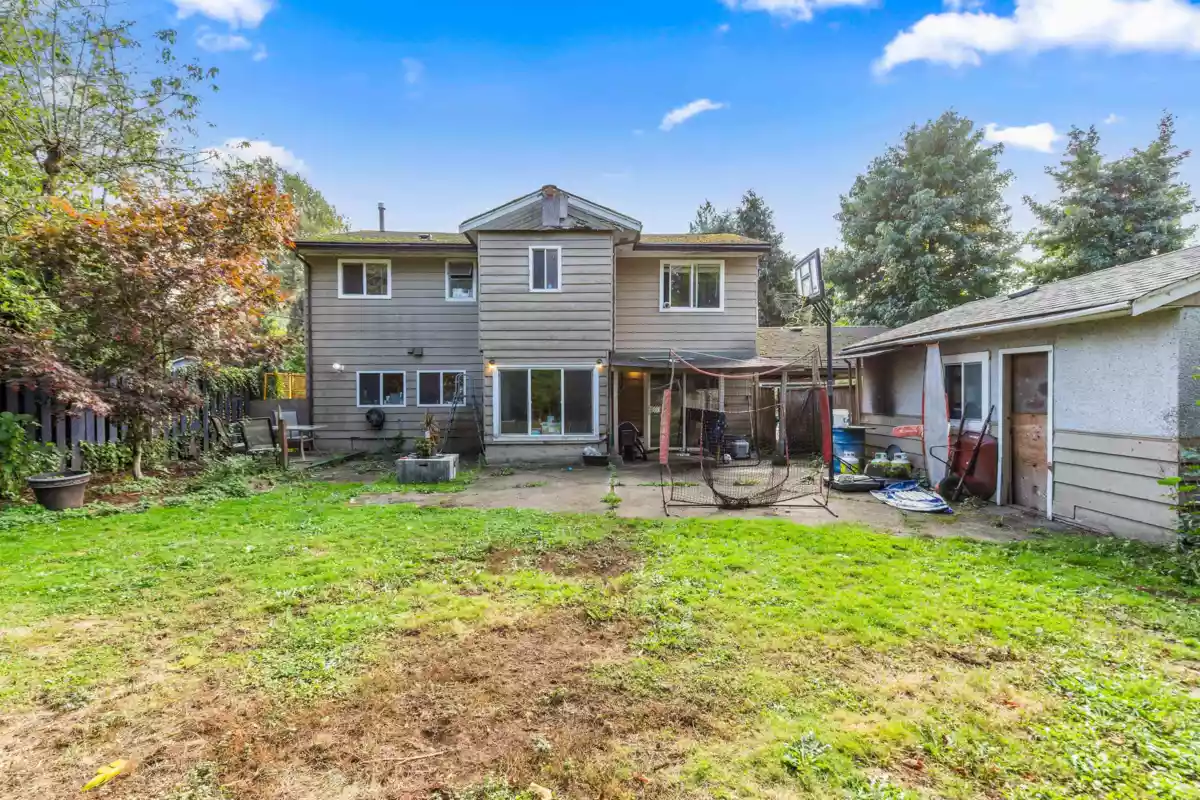 Garage Interior Photo of 21127 Wicklund Avenue, Maple Ridge, BC