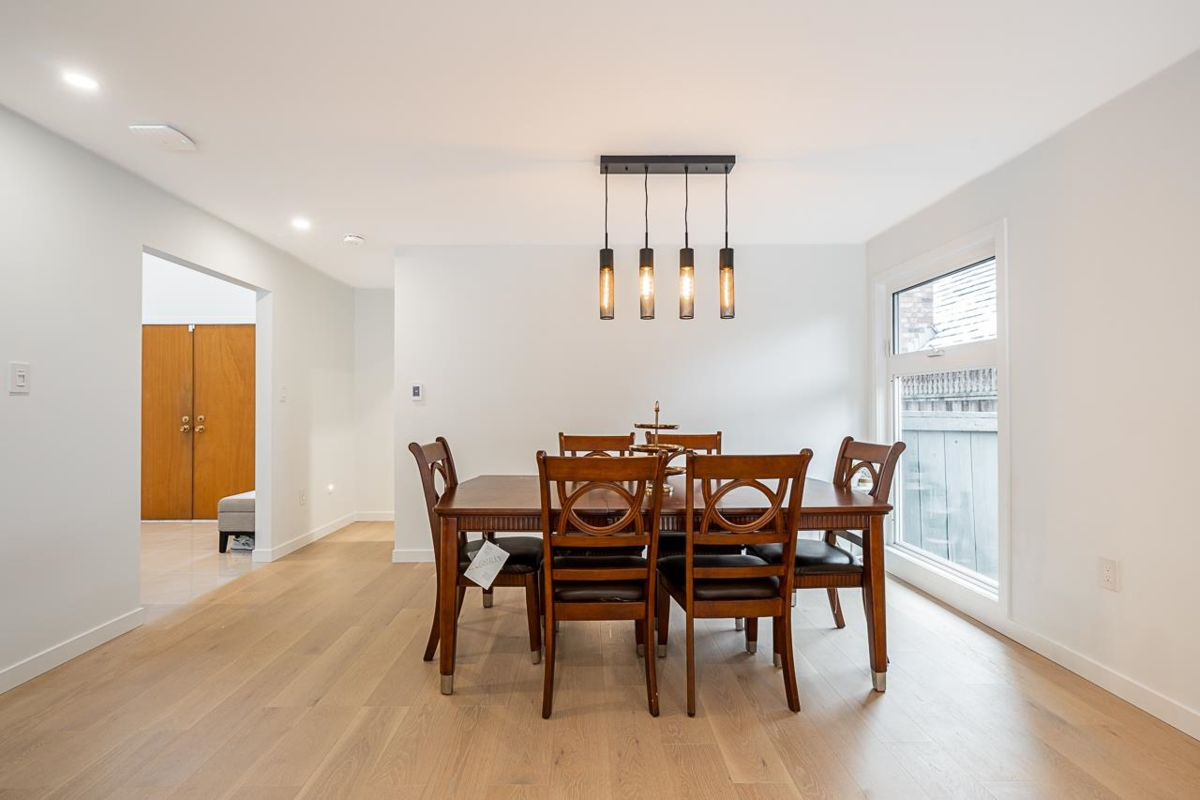Kitchen Island Photo of 6540 Juniper Drive, Richmond, BC