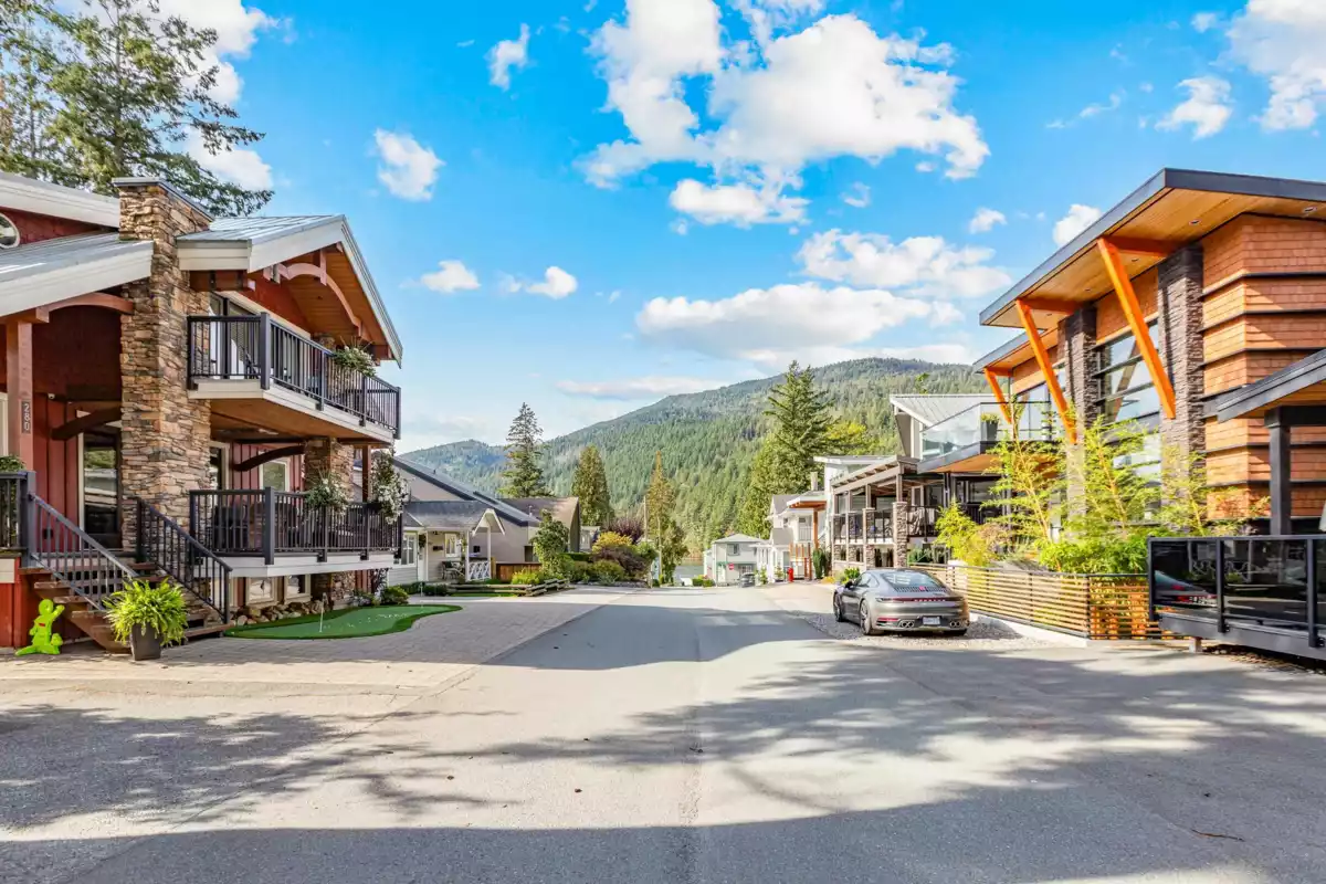 Hallway Photo of 279 Fir Street, Chilliwack, BC