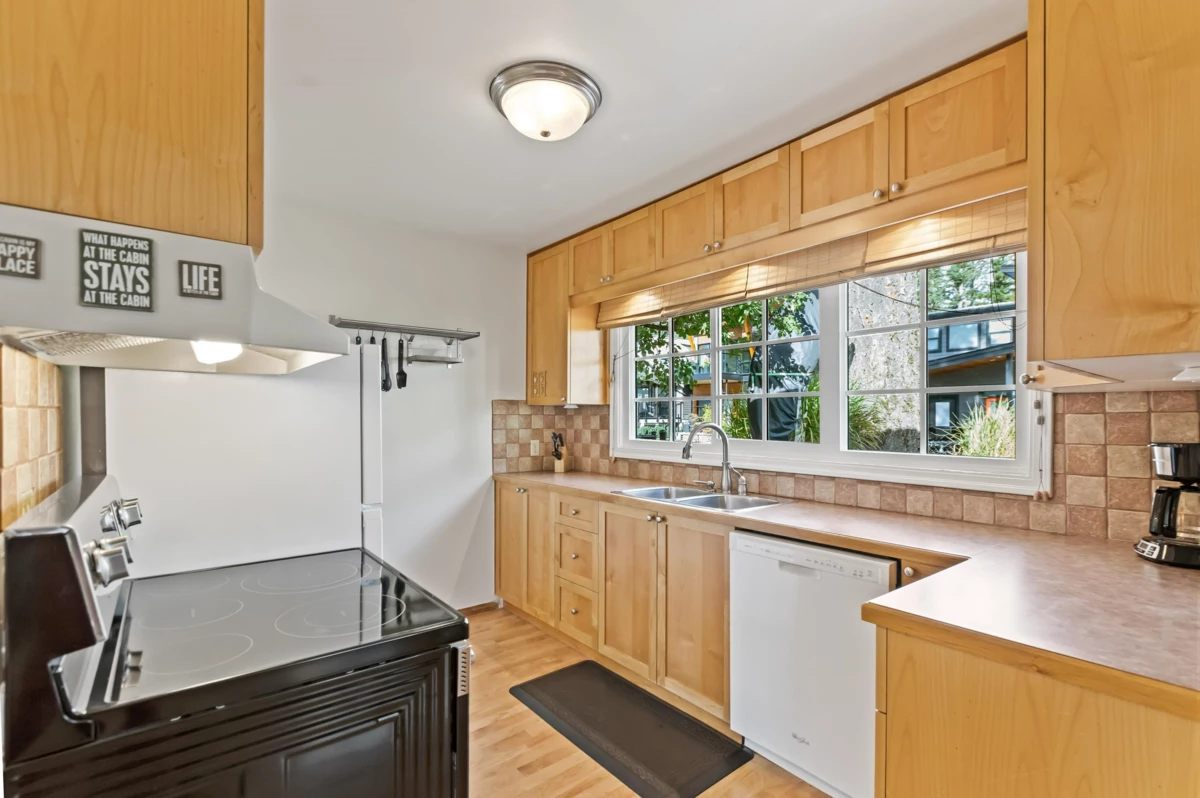 Primary Bedroom Photo of 279 Fir Street, Chilliwack, BC