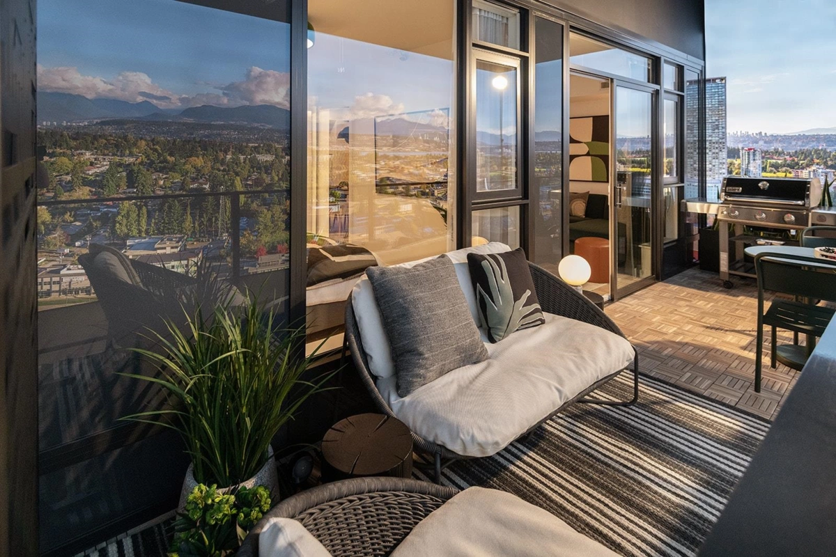 Kitchen Photo of 705 13738 Central Avenue, Surrey, BC
