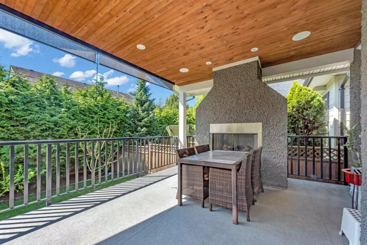 Family Room Photo of 16329 8 Avenue, Surrey, BC