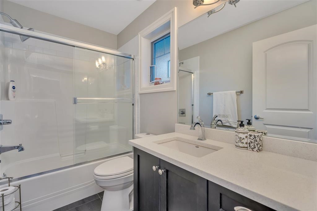 Hallway Photo of 16329 8 Avenue, Surrey, BC