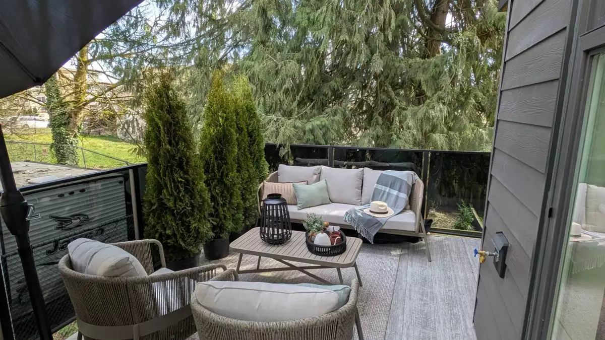 Backyard Photo of 2 339 Keary Street, New Westminster, BC