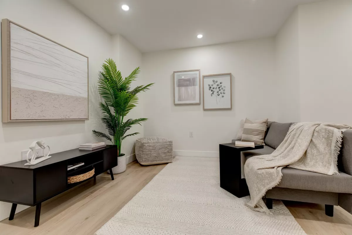 Family Room Photo of 2 339 Keary Street, New Westminster, BC