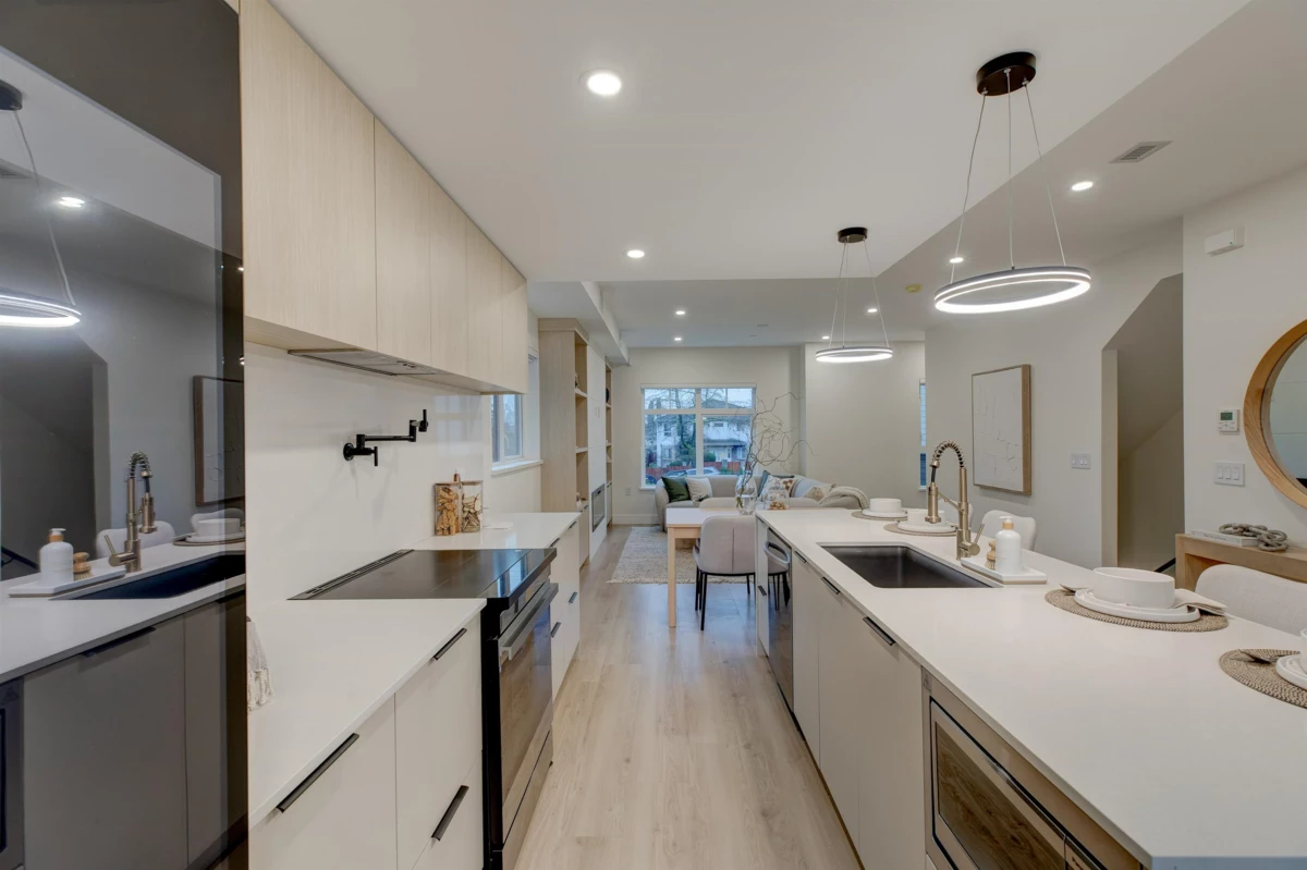 Kitchen Island Photo of 2 339 Keary Street, New Westminster, BC