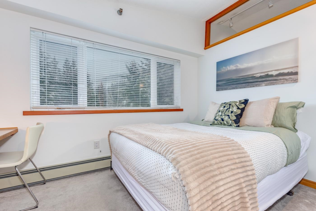 Breakfast Nook Photo of 417 2111 Whistler Road, Whistler, BC