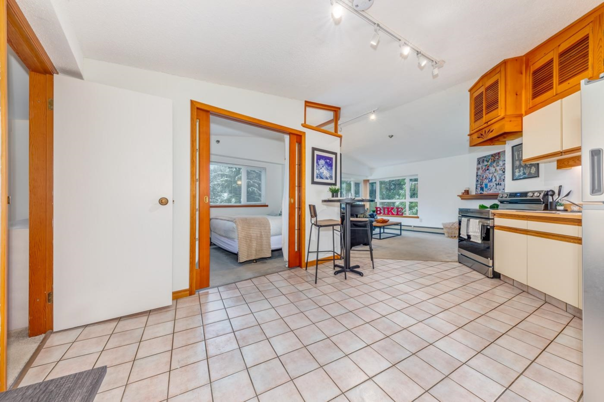 Dining Area Photo of 417 2111 Whistler Road, Whistler, BC