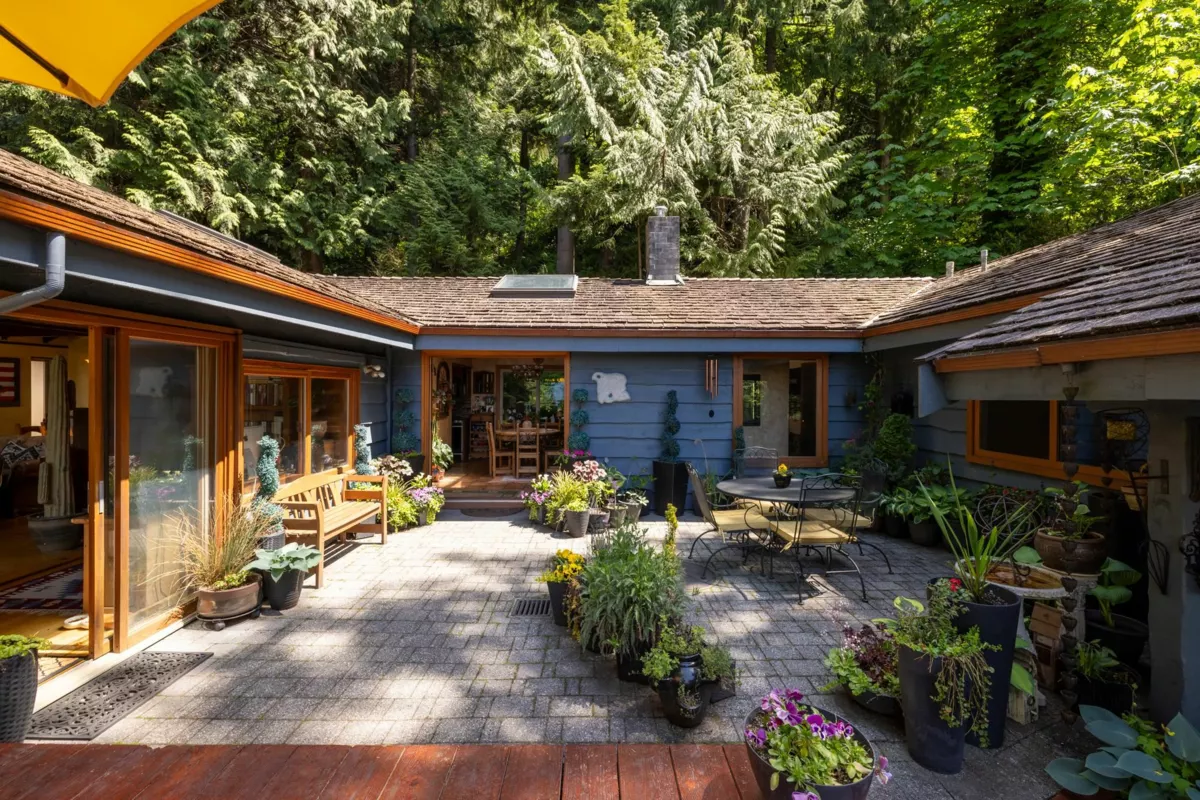 Backyard Photo of 315 Bayview Road, Lions Bay, BC