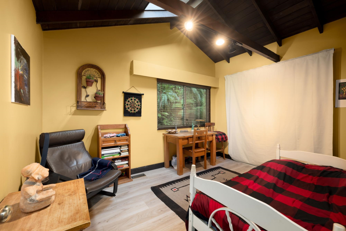 Hallway Photo of 315 Bayview Road, Lions Bay, BC