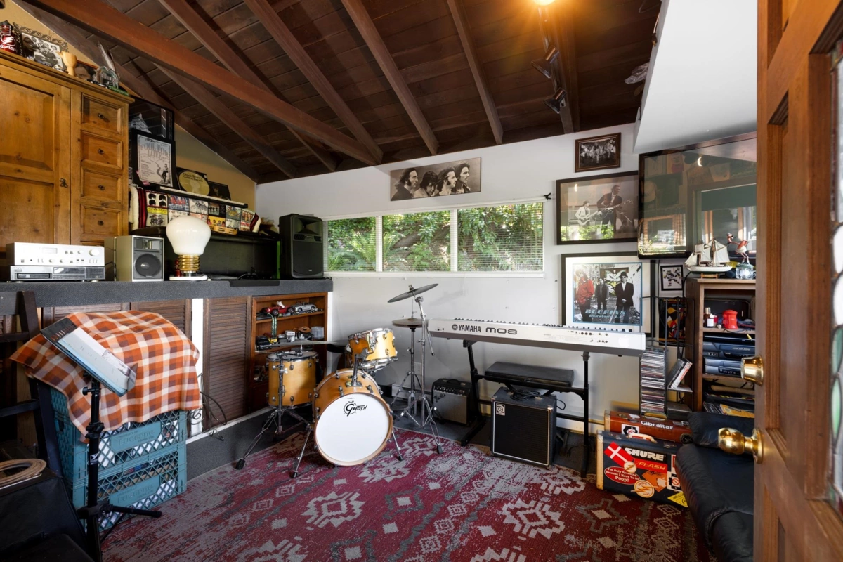 Laundry Room Photo of 315 Bayview Road, Lions Bay, BC