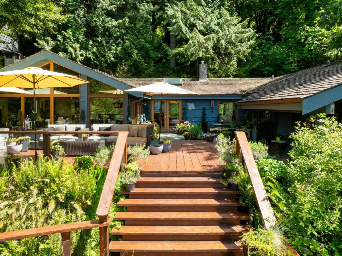 Living Room Photo of 315 Bayview Road, Lions Bay, BC