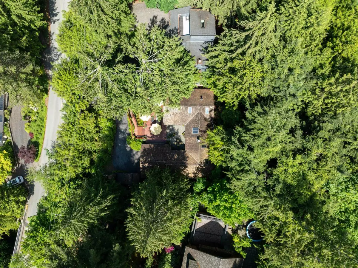 Outdoor Kitchen Photo of 315 Bayview Road, Lions Bay, BC