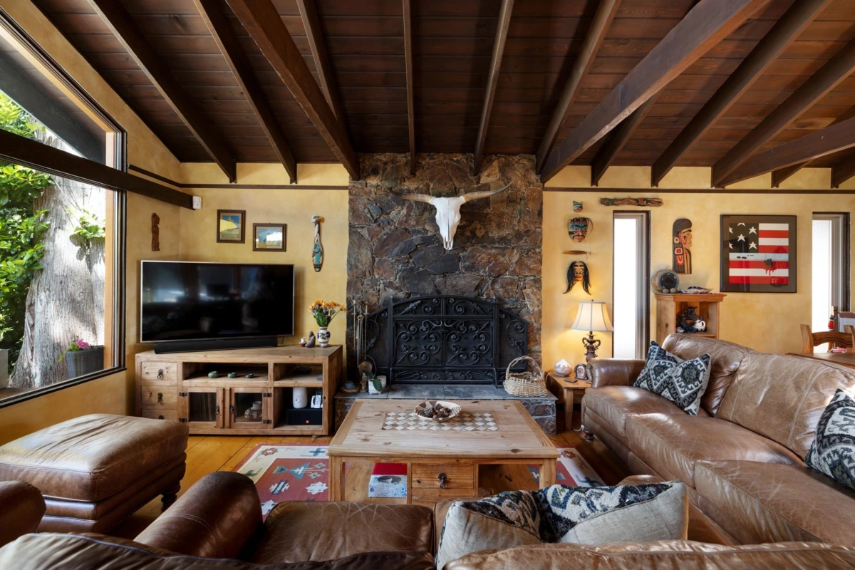 Pantry Photo of 315 Bayview Road, Lions Bay, BC