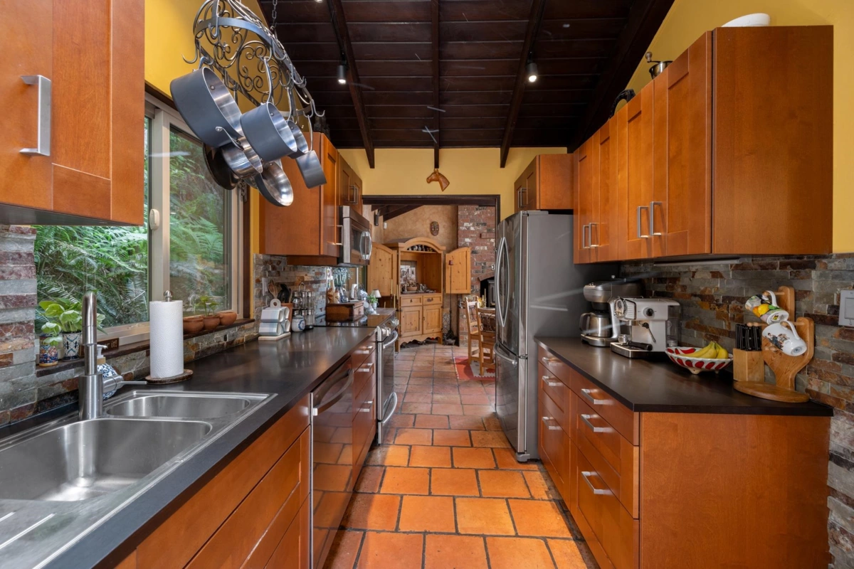 Powder Room Photo of 315 Bayview Road, Lions Bay, BC