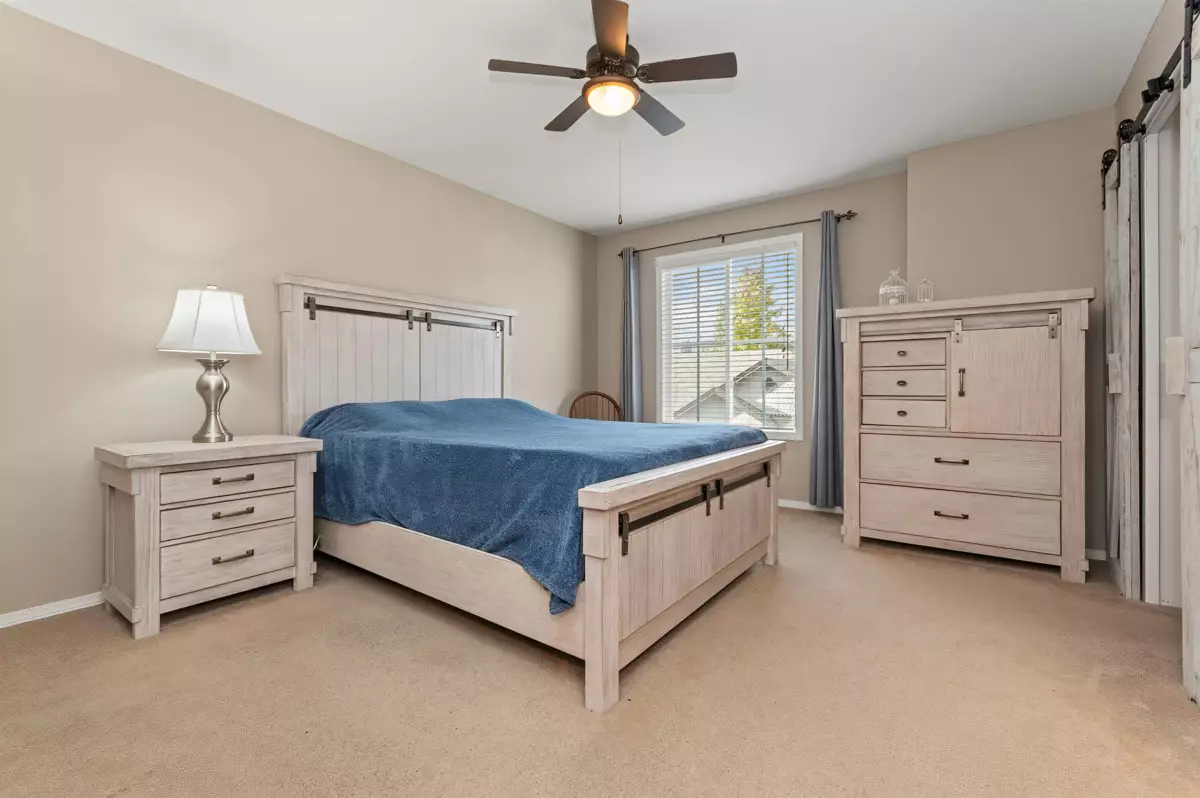 Hallway Photo of 10 46360 Valleyview Road, Chilliwack, BC