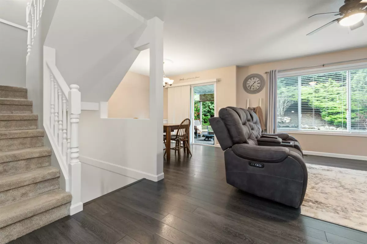 Laundry Room Photo of 10 46360 Valleyview Road, Chilliwack, BC