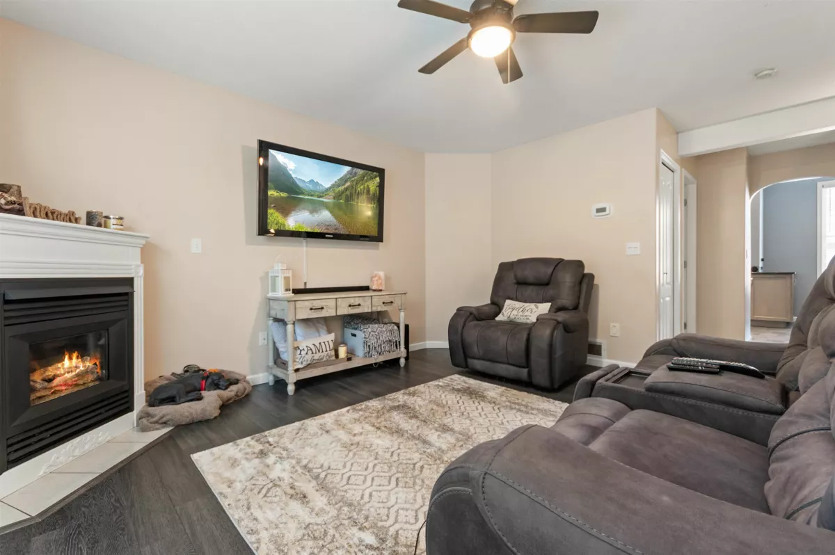 Powder Room Photo of 10 46360 Valleyview Road, Chilliwack, BC