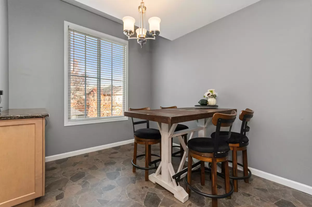 Primary Bathroom Photo of 10 46360 Valleyview Road, Chilliwack, BC