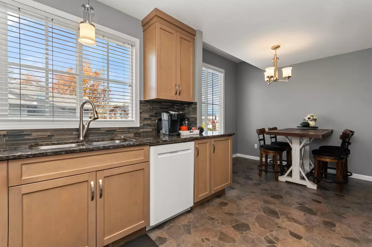 Primary Bedroom Photo of 10 46360 Valleyview Road, Chilliwack, BC