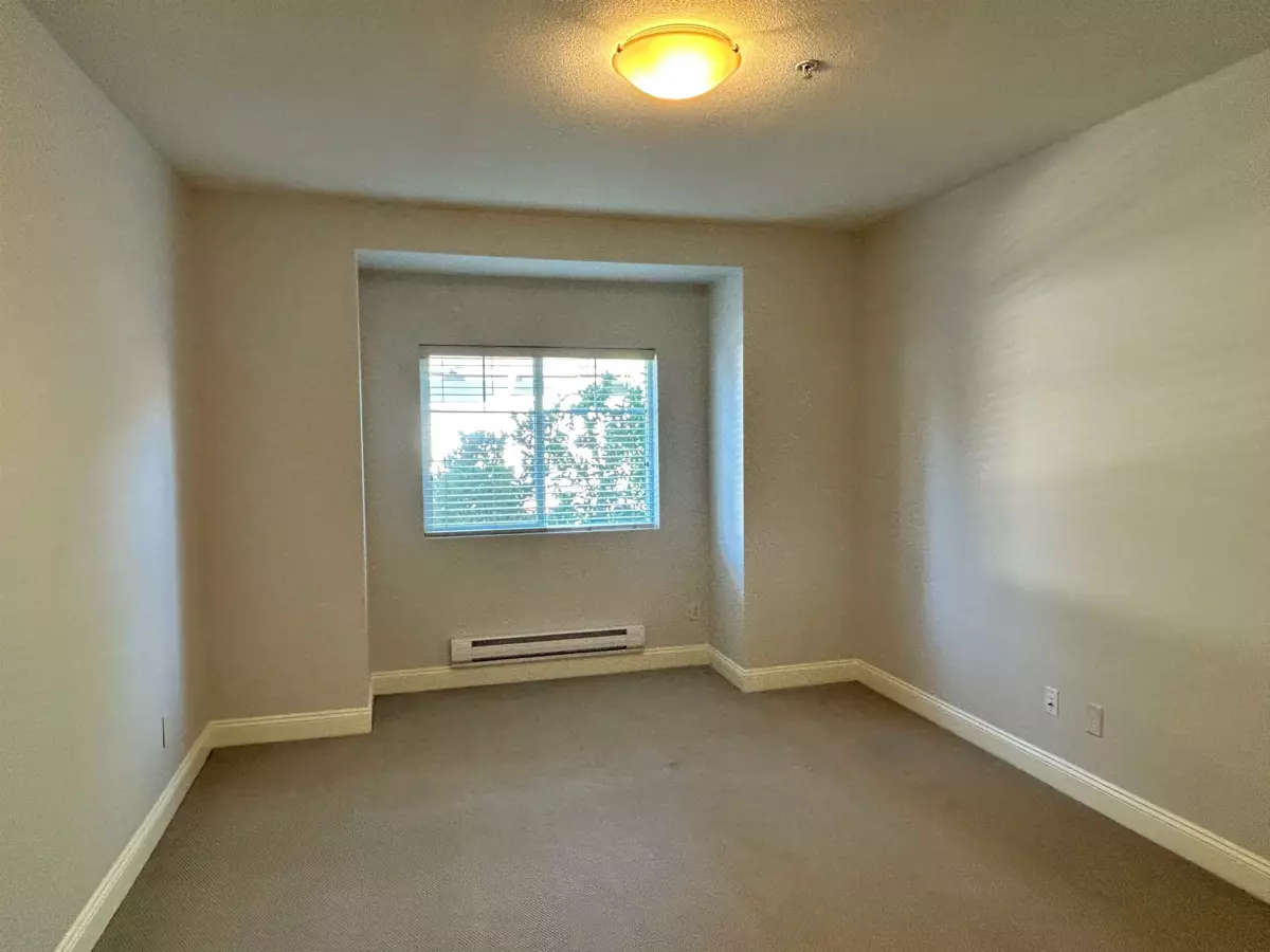 Primary Bathroom Photo of 215 22150 Dewdney Trunk Road, Maple Ridge, BC