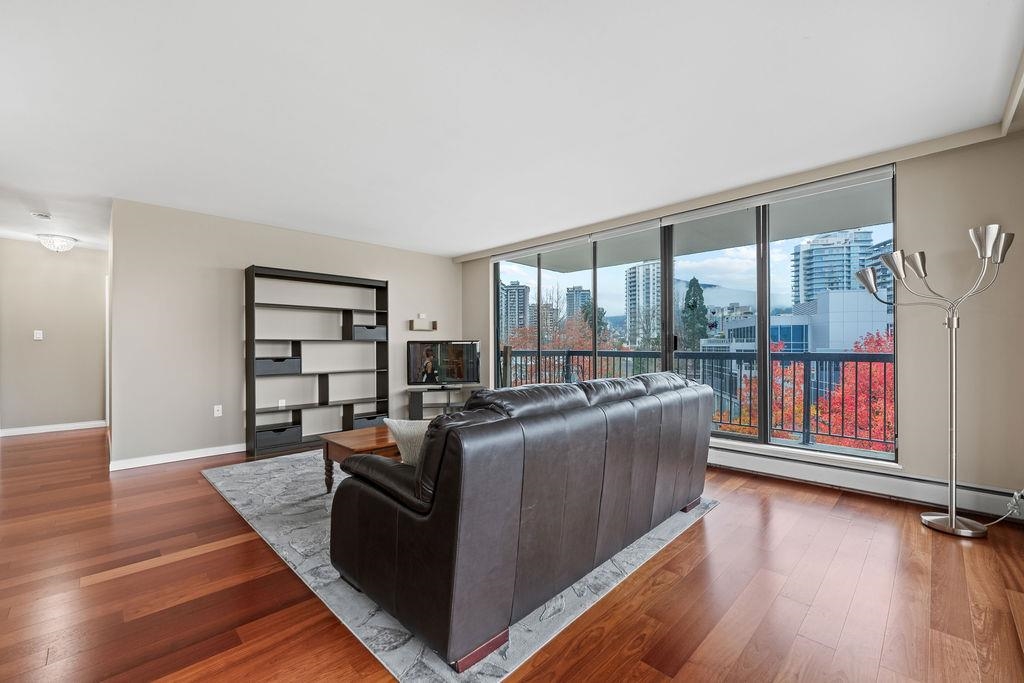 Dining Area Photo of 801 114 W Keith Road, North Vancouver, BC