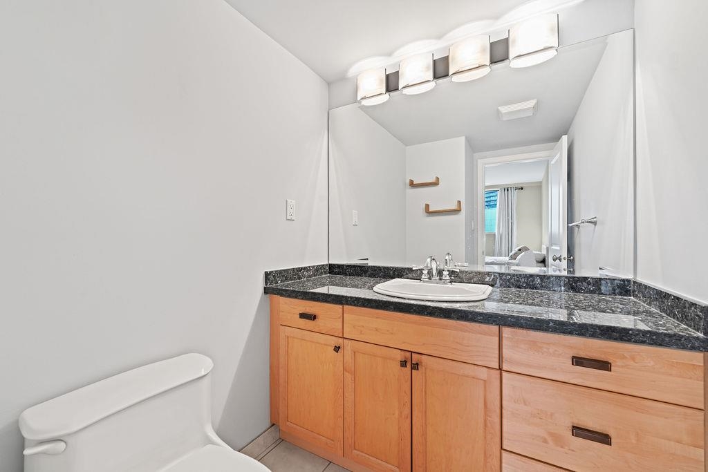 Mudroom Photo of 801 114 W Keith Road, North Vancouver, BC