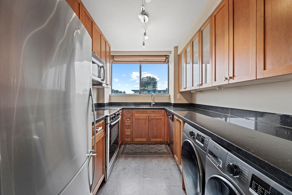 Primary Bathroom Photo of 801 114 W Keith Road, North Vancouver, BC