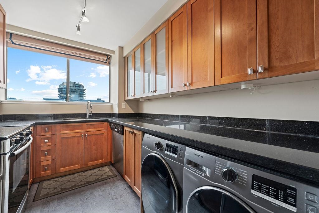 Walk-In Closet Photo of 801 114 W Keith Road, North Vancouver, BC