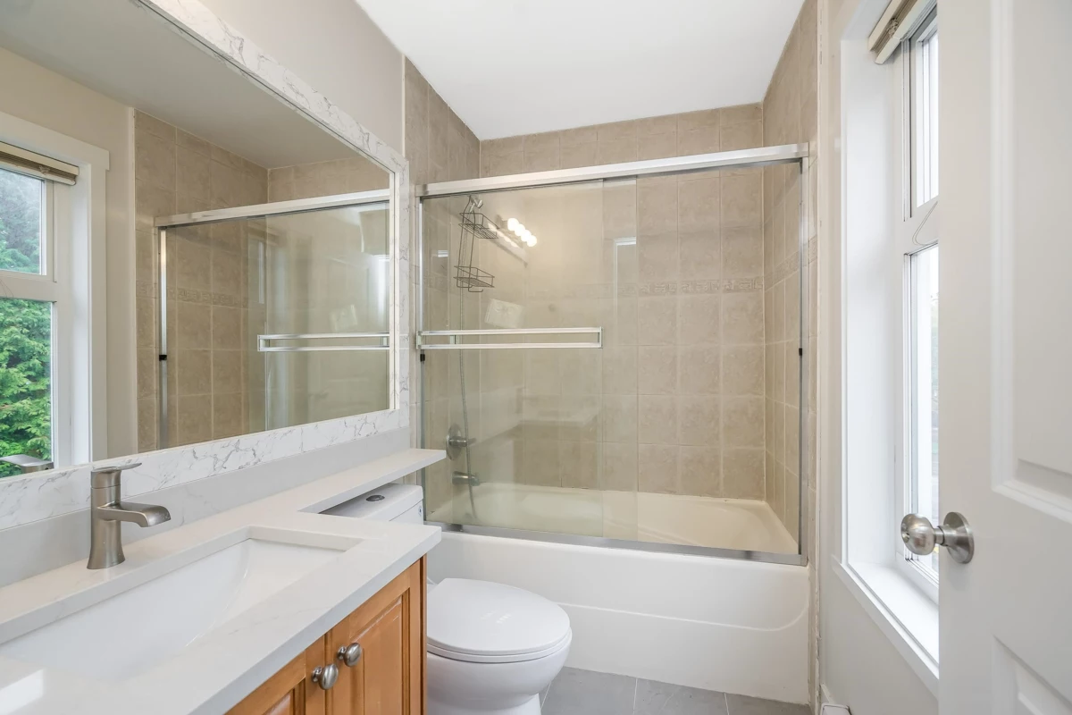 Loft / Bonus Room Photo of 208 2828 152 Street, Surrey, BC