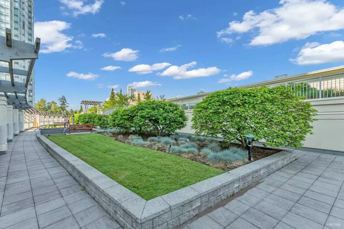 Swimming Pool Photo of 2906 9888 Cameron Street, Burnaby, BC